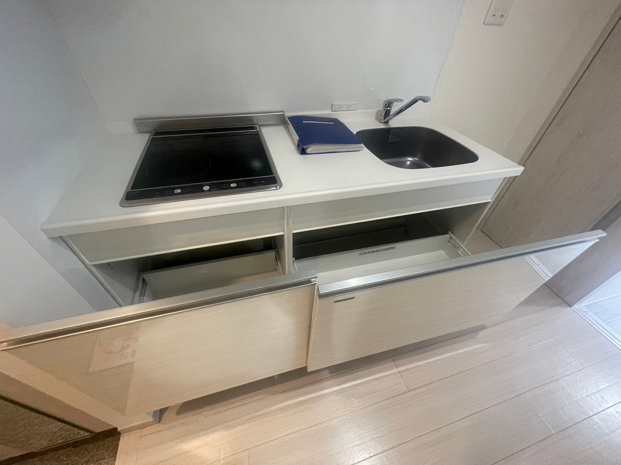 LINE_ALBUM_R6.9.19コスモルシュメゾンⅡ 201入居前_240919_21.jpg